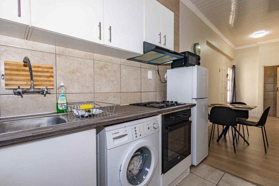 To Let 2 Bedroom Property for Rent in Oakdale Western Cape